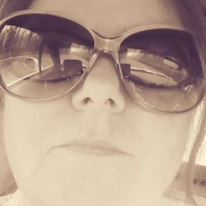 Meet your Posher, Lora